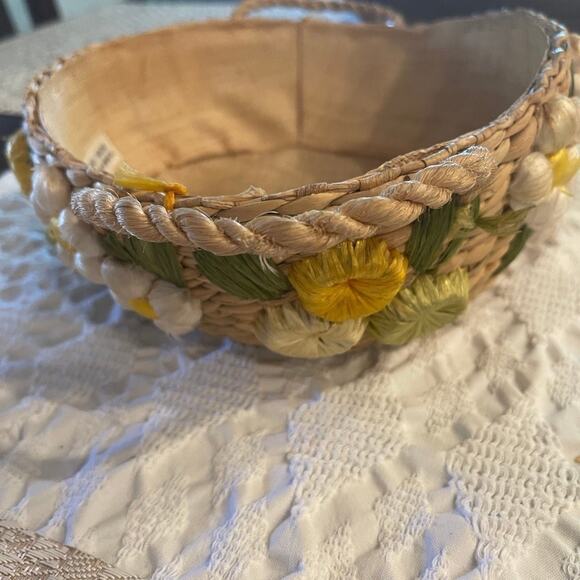 Vintage Raffia basket with flowers Phillipines - Picture 1 of 12